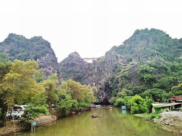 trang-an-co-diem-den-dang-hot-o-ninh-binh-ivivu-1